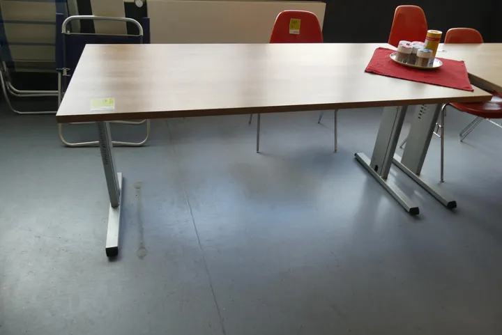 Schreibtisch